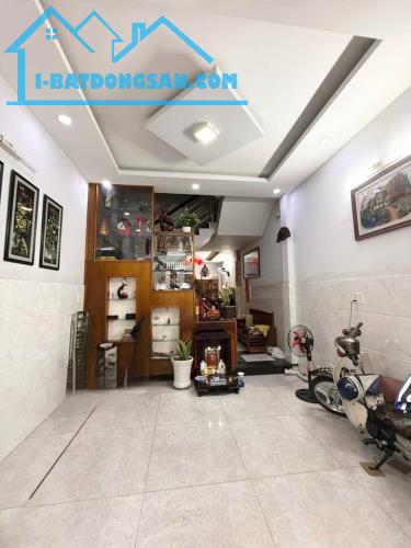 Tôi cần bán căn nhà Cách Mạng Tháng Tám, Diện tích 60m2, giá chào 5.8 tỷ