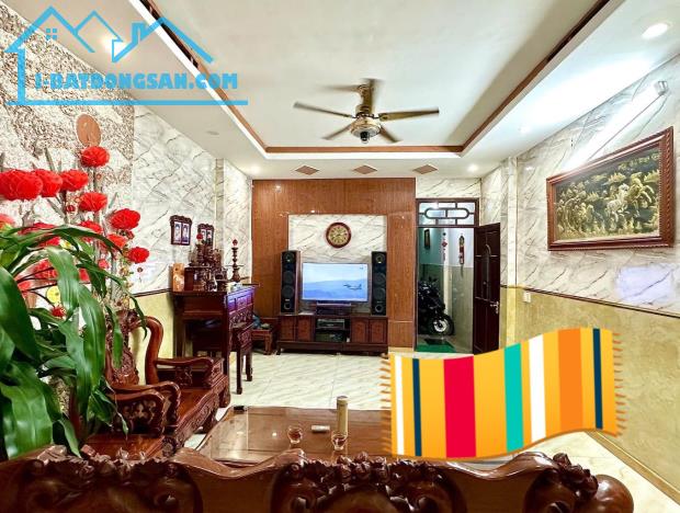 Bán nhà HXH Cộng Hoà P13 Tân Bình, 9PN thu nhập 30tr/th, giá chỉ 10tỷ999 - 2