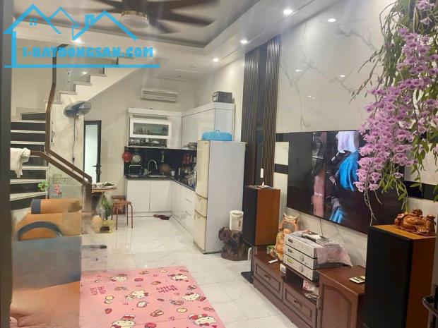 Bán nhà 5 tầng sau nhà mặt ngõ phố Đông Khê