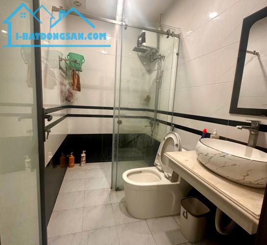 Bán nhà 5 tầng sau nhà mặt ngõ phố Đông Khê - 3