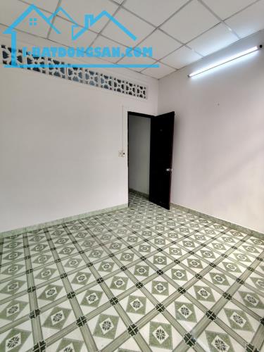 BÁN NHÀ MỚI  4.2 TỶ, HXH, 2 TẦNG, SÁT MẶT TIỀN, HOÀN CÔNG ĐỦ, NGAY TRƯỜNG CHINH,TÂN PHÚ