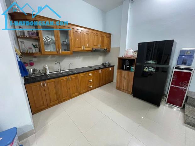 NHÀ ĐẸP - Ô TÔ ĐỖ CỔNG - GẦN TRUNG TÂM - GIAO THÔNG THUẬN TIỆN - TIỆN ÍCH NGẬP TRÀN - 3