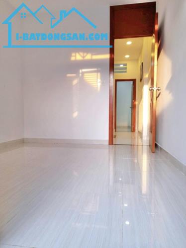 **Bán nhà p2, Tân Bình** hẻm Nguyễn Trọng Tuyển (4,3*10) 3 tầng - 6 tỷ - 1