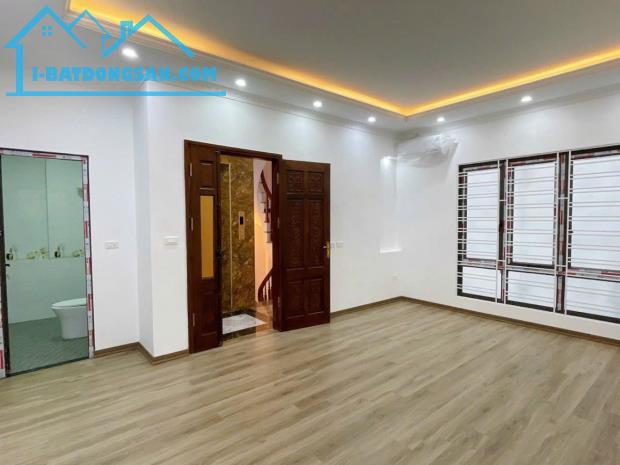 Nhà xây mới phố Pháo Đài Láng - 6 tầng - thang máy - thiết kế hiện đại