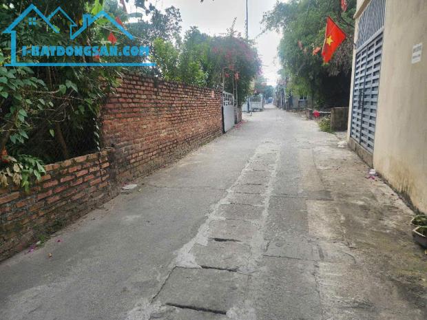Mặt ngõ thông, gần phố, ô tô 7 chỗ vào nhà, khu dân trí cao, gần trường, chợ. - 1