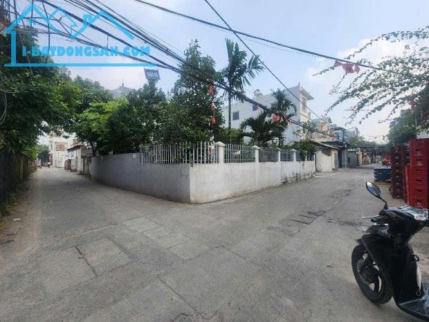 Mặt ngõ thông, gần phố, ô tô 7 chỗ vào nhà, khu dân trí cao, gần trường, chợ. - 2