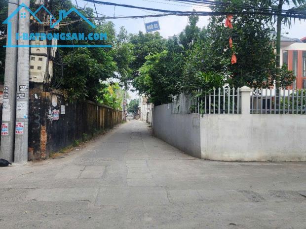 Mặt ngõ thông, gần phố, ô tô 7 chỗ vào nhà, khu dân trí cao, gần trường, chợ. - 4