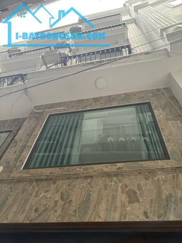 Bán nhà Bồ Đề Long biên 31m 6t 7.5 tỷ ô tô đỗ cổng ngõ rộng