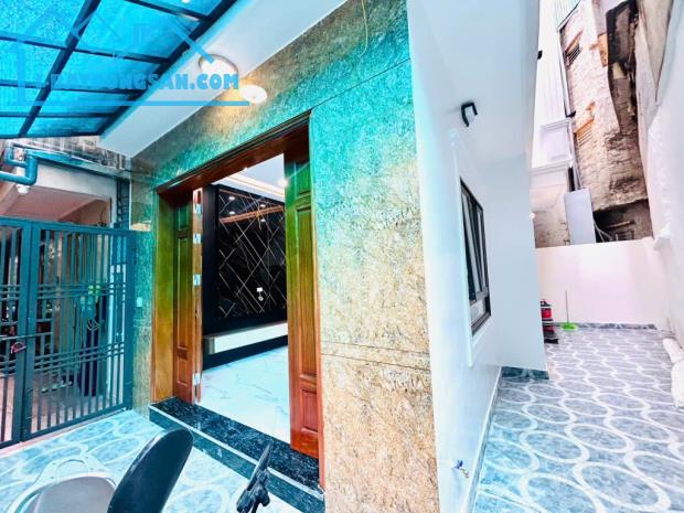 BÁN NHÀ TRẦN KHÁT CHÂN, SÂN CỔNG ĐỂ XE, 5 TẦNG DÂN XÂY, 65M2 GIÁ CHỈ 9,9 TỶ