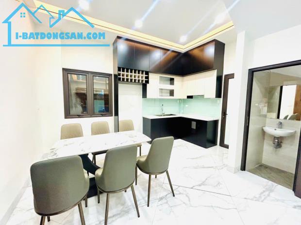 BÁN NHÀ TRẦN KHÁT CHÂN, SÂN CỔNG ĐỂ XE, 5 TẦNG DÂN XÂY, 65M2 GIÁ CHỈ 9,9 TỶ - 2