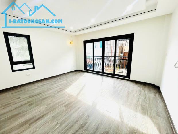 BÁN NHÀ TRẦN KHÁT CHÂN, SÂN CỔNG ĐỂ XE, 5 TẦNG DÂN XÂY, 65M2 GIÁ CHỈ 9,9 TỶ - 3