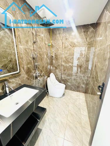 BÁN NHÀ TRẦN KHÁT CHÂN, SÂN CỔNG ĐỂ XE, 5 TẦNG DÂN XÂY, 65M2 GIÁ CHỈ 9,9 TỶ - 4
