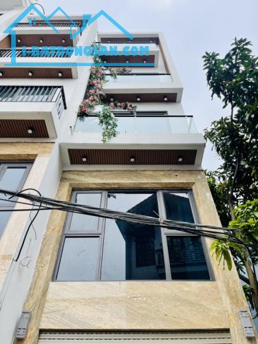 Ô TÔ 7 CHỖ VÀO NHÀ - NGÕ THÔNG - THANG MÁY - FULL NỘI THẤT XỊN