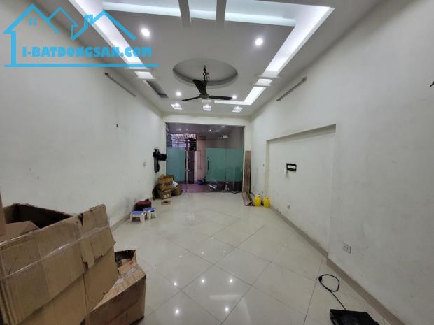Trần Khát Chân- Nhà dân xây- Vị trí đẹp- Gần phố- Diện tích rộng- Mặt tiền 5m- 8 tỷ hơn