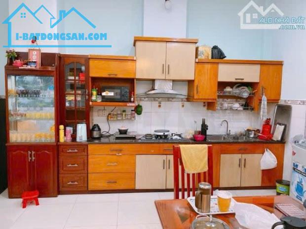 BÁN NHÀ ÂU DƯơNG LÂN QUẬN 8, ÔTÔ ĐỔ CỬA, 4 TẦNG, 4 PHÒNG, 70m2, CHỈ 8 TỶ 8 - 2
