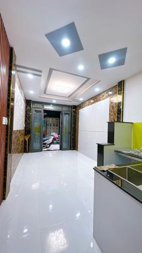 Sát mặt tiền Hoàng Diệu Q4 
ĐÚC 3 TẤM HƠN 4 TỶ