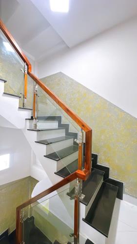 Sát mặt tiền Hoàng Diệu Q4 
ĐÚC 3 TẤM HƠN 4 TỶ - 4