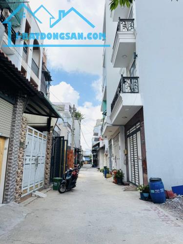 1 LÔ DUY NHẤT NGAY HƯƠNG LỘ 2 GẦN BỆNH VIỆN QUẬN BÌNH TÂN - HẺM XE TẢI THÔNG. CHỈ HƠN 3 TỶ