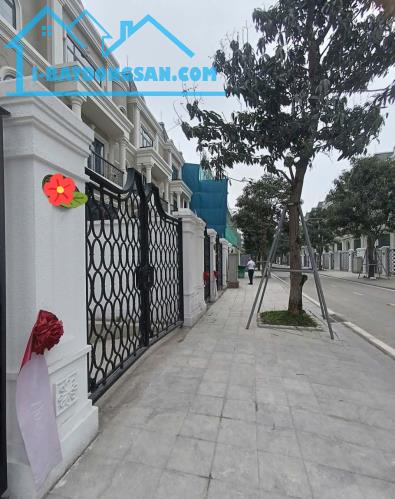🌺🌺🌺🌺BIỆT THỰ ĐẲNG CẤP TẠI CIPUTRA - TÂY HỒ - KHÔNG GIAN SỐNG XANH - ĐẲNG CẤP  - THIẾT