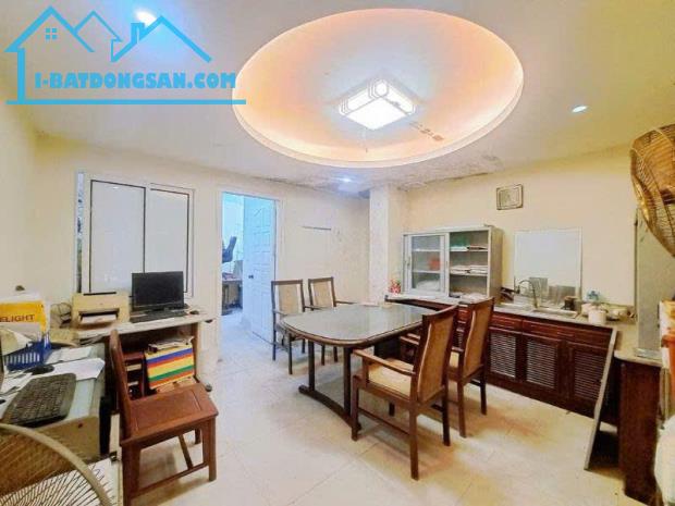 Bán nhà phân lô Đầm Trấu, Hai Bà Trưng 56m, 5T, MT 4.1m, vỉa hè, ô tô, KD, giá 24 tỷ. LH: - 1