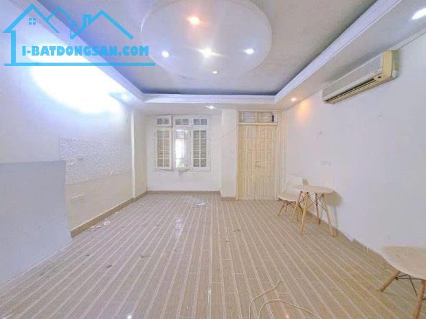 Bán nhà phân lô Đầm Trấu, Hai Bà Trưng 56m, 5T, MT 4.1m, vỉa hè, ô tô, KD, giá 24 tỷ. LH: - 3