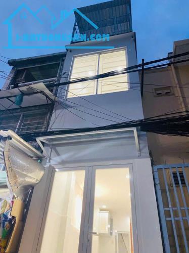 Bán nhà mặt hẻm CHỢ TRẦN XUÂN SOẠN P.Tân Hưng Q7.