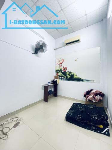 NHÀ ĐÚC THẬT 2 TẦNG NGAY HƯƠNG LỘ 3 SÁT KÊNH 19/5 -XE HƠI ĐỖ CỬA -64M2(4x16). CHỈ 5 TỶ XÍU - 4