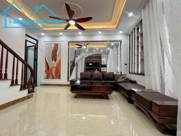 NHÀ TT CẦU GIẤY- NGÕ RỘNG, 5M RA OTO, Ở SƯỚNG - 36M, MT4M - 7,xTỷ