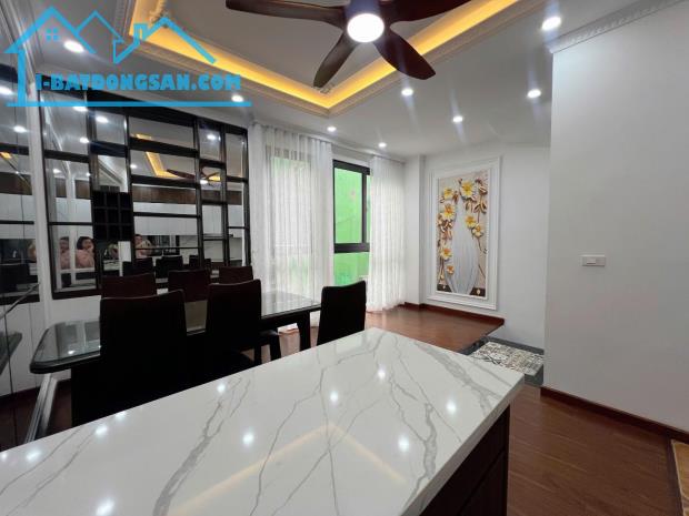 NHÀ TT CẦU GIẤY- NGÕ RỘNG, 5M RA OTO, Ở SƯỚNG - 36M, MT4M - 7,xTỷ - 1