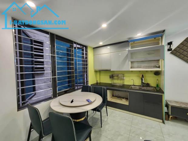 BÁN NHÀ MẶT TIỀN 5 TẦNG, HẺM Ô TÔ 8m THÔNG NGUYỄN TRÃI Q1 - 3.9x14m, GIÁ 18 TỶ - 2