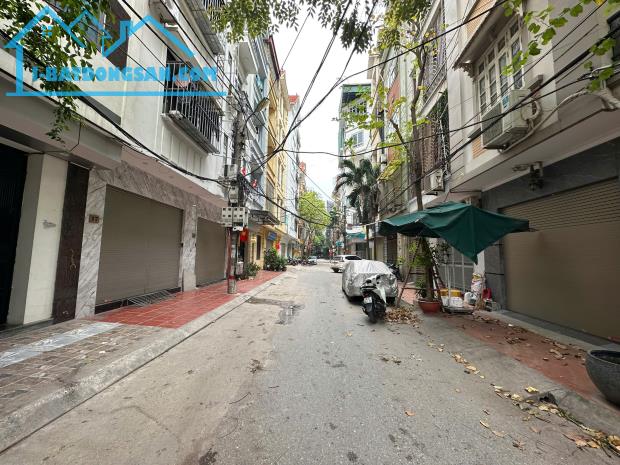 (Tin thật 100%). Bán nhà 2 mặt tiền 68m2 x 7T tại Trần Vỹ - Phân lô ô tô tránh - Dòng - 2