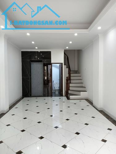 Bán Nhà đẹp bát khối DT 35M, MT 4M,ngõ thông,ô tô đỗ cửa. Nhỉnh 6 Tỷ + VỊ trí: Nhà nằm tại - 1