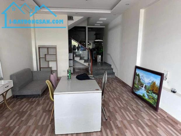 Bán nhà 2 tầng ngõ ô tô tránh nhau đường Dương Đình Nghệ