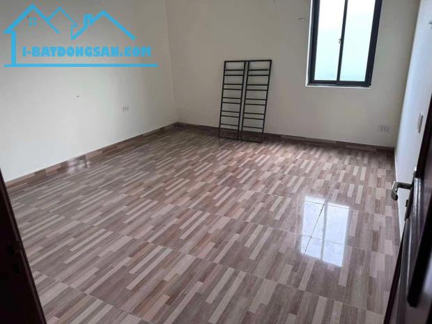 Bán nhà 2 tầng ngõ ô tô tránh nhau đường Dương Đình Nghệ - 4