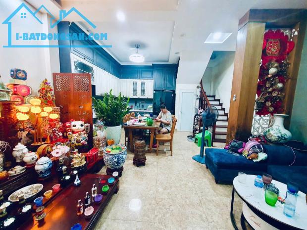 NHÀ ĐẸP HỒ ĐẮC DI - NGÕ ĐẸP - GẦN Ô TÔ DT 39m3 6 tầng MT 5.3m Giá 9.7 tỷ