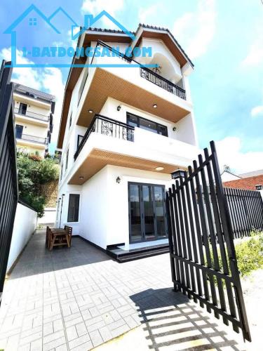 cần bán căn Villa đẹ, đà lạt mộng mơ phải ở biệt thự chứ ạ