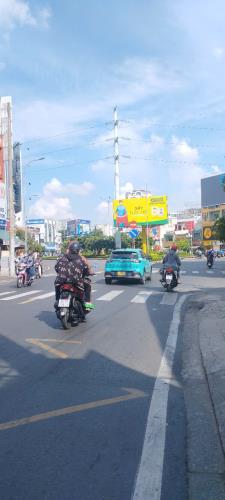 NGộp Âu Cơ - Lê Đại Hành - Quận 11 - 105m  - HXH vô nhà - 2 tầng - 4