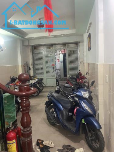 NGộp Âu Cơ - Lê Đại Hành - Quận 11 - 105m  - HXH vô nhà - 2 tầng - 1