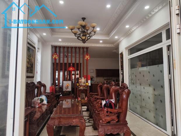 Bán nhà MT ngộp, xe hơi đỗ cửa ĐS 38, Hiệp Bình Chánh, Thủ Đức, 151m2, 3 tầng - 3
