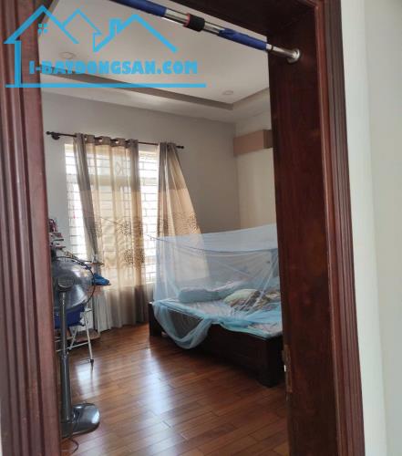 Bán nhà MT ngộp, xe hơi đỗ cửa ĐS 38, Hiệp Bình Chánh, Thủ Đức, 151m2, 3 tầng - 1