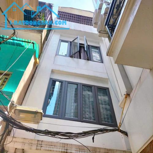 Cho thuê nhà  ngõ 139 Tam Trinh, 25m2 x 4 tầng, 2 ngủ đẹp, 9 Triệu