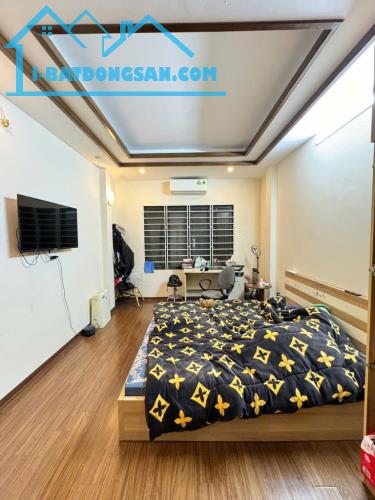 BÁN NHÀ DÂN XÂY BÁT KHỐI – 5TẦNG - NGÕ RỘNG - GARA - NHỈNH 6 TỶ

* - 2