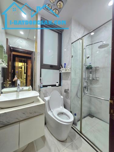 BIỆT THỰ TÂN CỔ ĐIỂN, 5 TẦNG THANG MÁY GARA, PHÂN LÔ Ô TÔ THÔNG, GẦN ĐƯỜNG GIẢI PHÓNG.