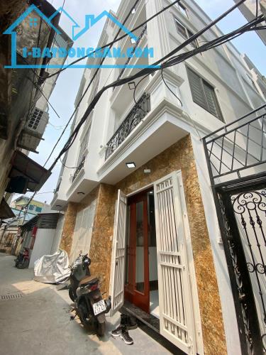 Cho thuê nhà Lô góc + mới ngõ 143 Nguyễn Chính 5 tầng x 33m2, 4 ngủ, 15 Triệu (có thương
