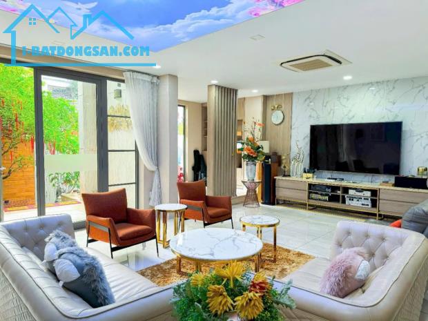 TÒA NHÀ 8 TẦNG THANG MÁY-12.5Mx16M-ĐA CÔNG NĂNG - NGAY ETOWN CỘNG HÒA P.13 TÂN BÌNH