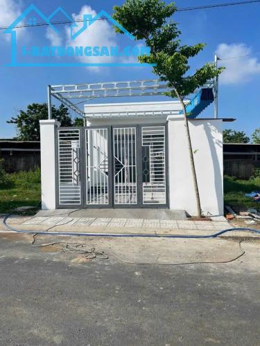 Nhà Mới 100% – Gần QL1A – Thu Nhập Ổn Định – Chỉ 1 Tỷ 550 Triệu!
