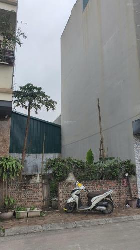 Chính chủ bán đất đấu giá A1 tổ 7 Cự Khối, 65.2m2 mặt tiền 5,5m đường 13m, vỉa hè - 2