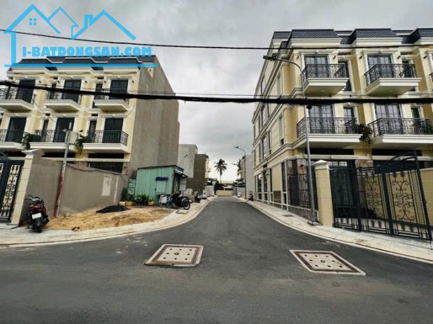 HÓT HÓT HÓT - MẶT TIỀN KHỦNG - KINH DOANH TỐT: GIÁ 4.5 TỶ.