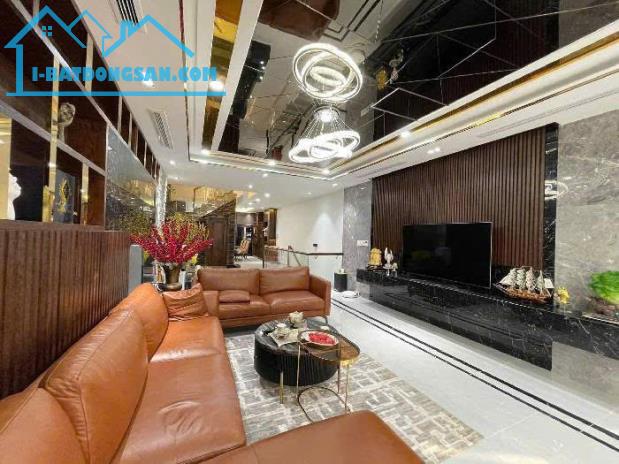 MẶT TIỀN ĐƯỜNG D2, PHÂN LÔ, DT 110M² x 5T, NỘI THẤT SANG TRỌNG, TĂNG NHƠN PHÚ A