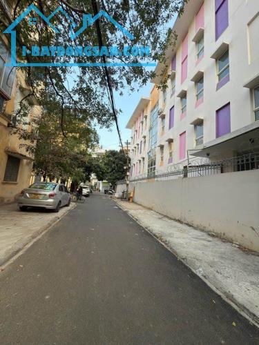 Bán Đất Hiếm 28 Xuân La - 353m2 x MT 25m - Lô góc - Ngõ thông oto tránh - 5 bước ra Phố - 2